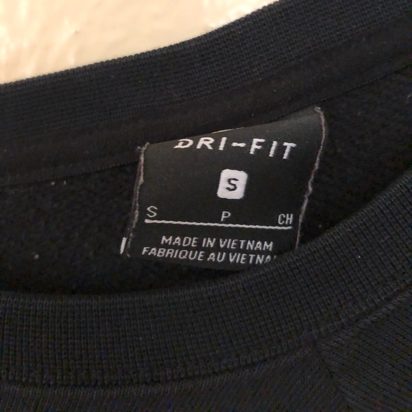 Dry- fit Nike sweatshirt shirt. - Picture 2 of 2